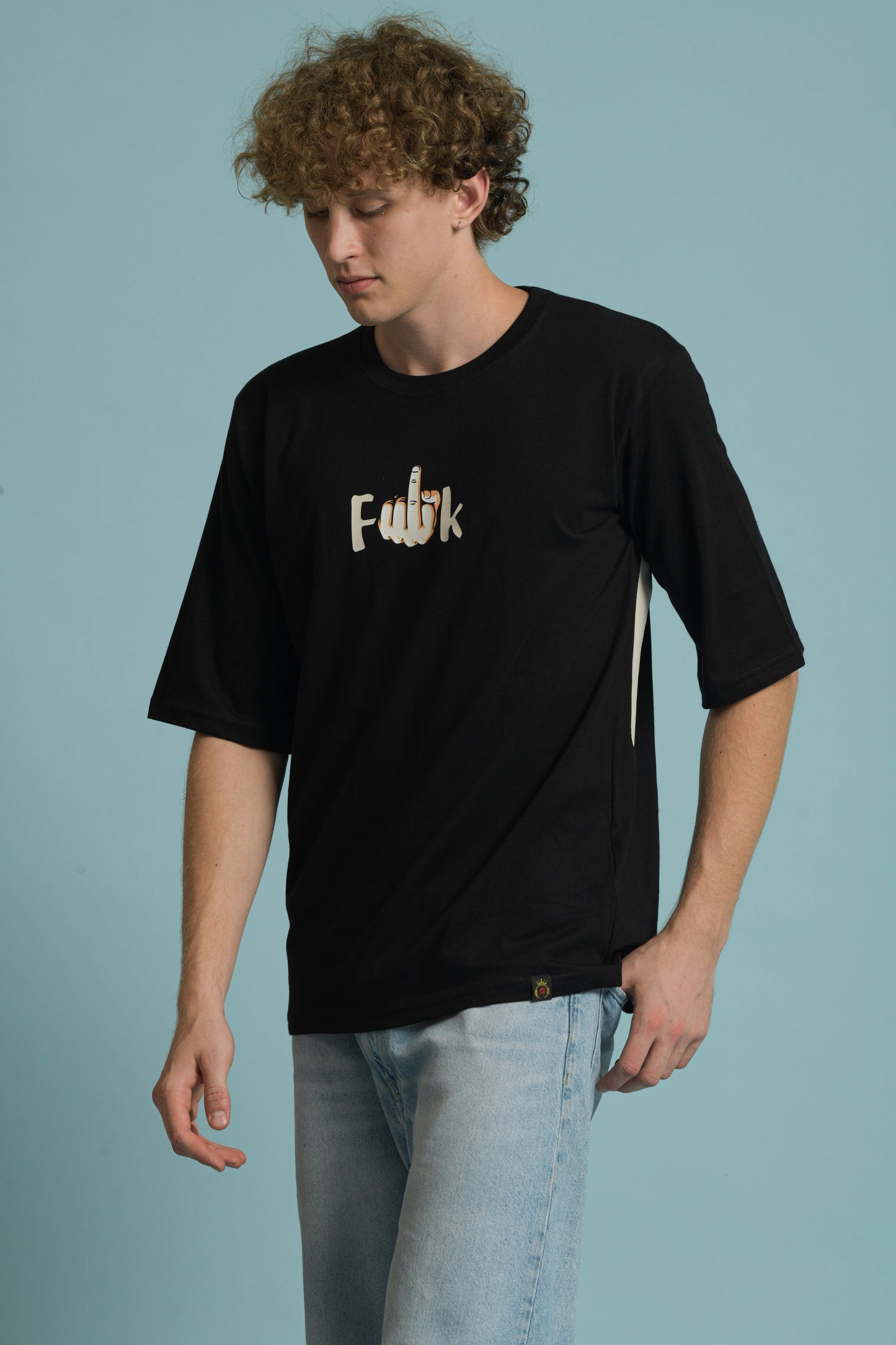 MIDDLE FINGER PRINTED OVERSIZED T-SHIRT